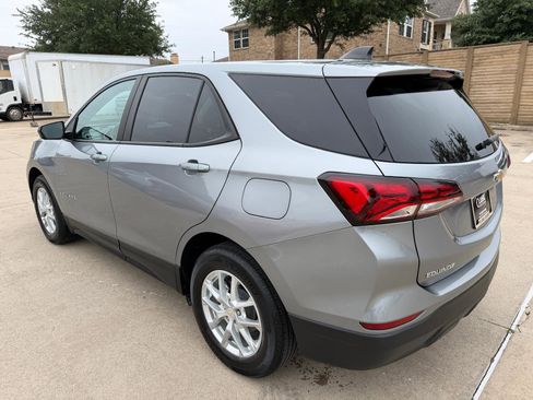 Used 2023 Chevrolet Equinox LS w/ LS Convenience Package FWD image 5