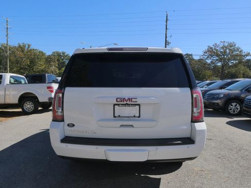 Used 2019 GMC Yukon XL SLT image 6