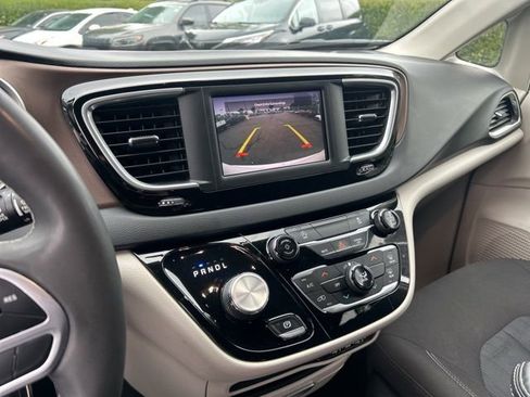 Used 2022 Chrysler Voyager LX FWD image 26
