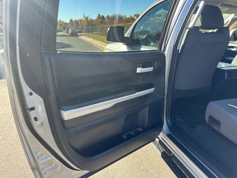 Used 2014 Toyota Tundra SR5 w/ SR5 Upgrade Package image 20