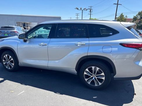 Used 2022 Toyota Highlander XLE FWD image 8