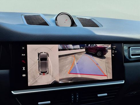 Used 2023 Porsche Cayenne image 10