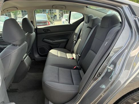 Used 2025 Nissan Altima 2.5 SV FWD image 25