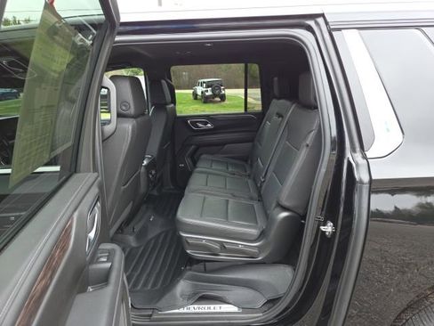 Used 2023 Chevrolet Suburban LT w/ Luxury Package AWD/4WD image 24
