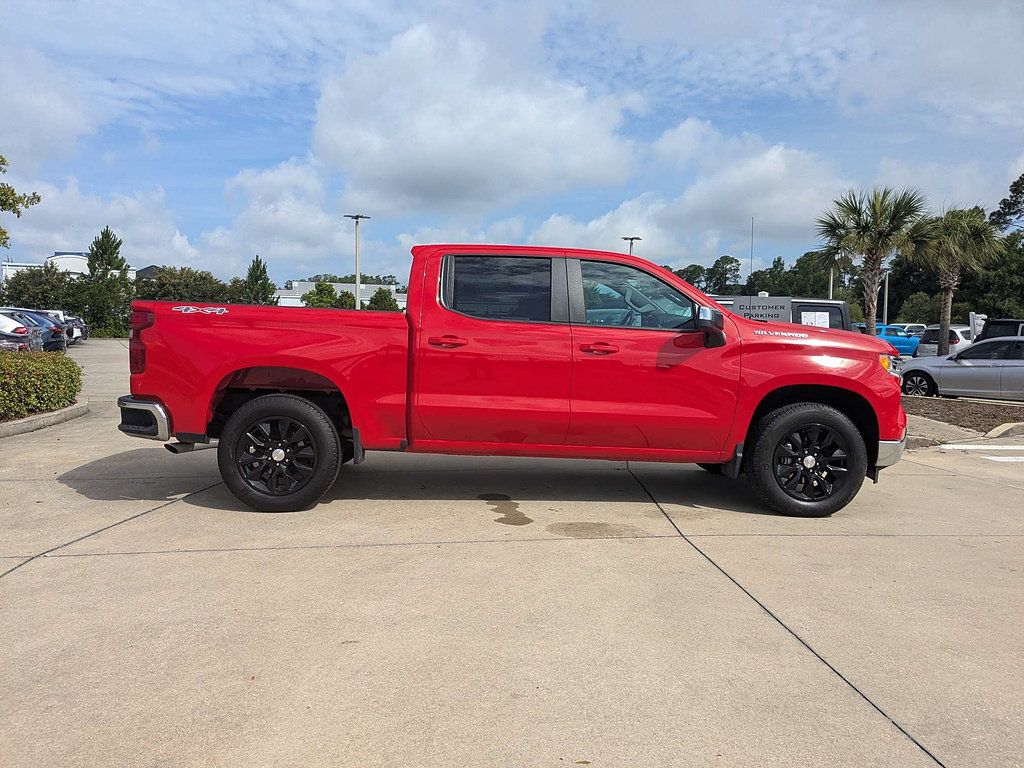 Used 2024 Chevrolet Silverado 1500 LT AWD/4WD image 2