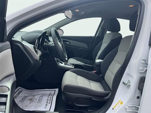 Used 2015 Chevrolet Cruze LS image 8