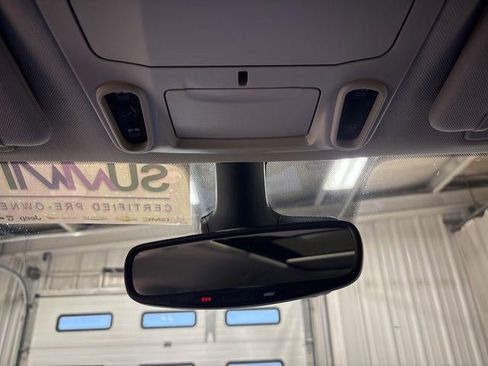 Used 2024 Chrysler Pacifica Limited image 21