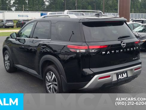 Used 2025 Nissan Pathfinder SL AWD/4WD image 10