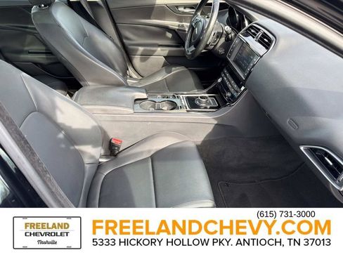 Used 2017 Jaguar XE image 25