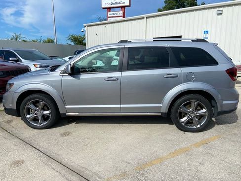 Used 2017 Dodge Journey Crossroad FWD image 3