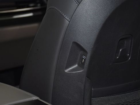 Used 2026 Kia Carnival FWD image 28