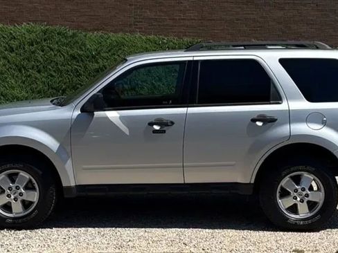 Used 2012 Ford Escape XLT FWD image 2