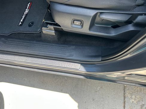 Certified 2025 Toyota Tacoma SR5 AWD/4WD image 9