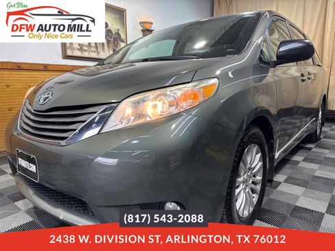 Used 2012 Toyota Sienna XLE w/ XLE Navigation Pkg image 1