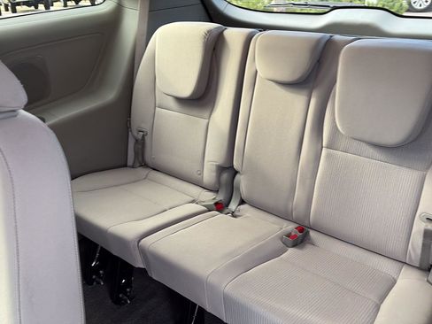 Used 2020 Kia Sedona LX image 15