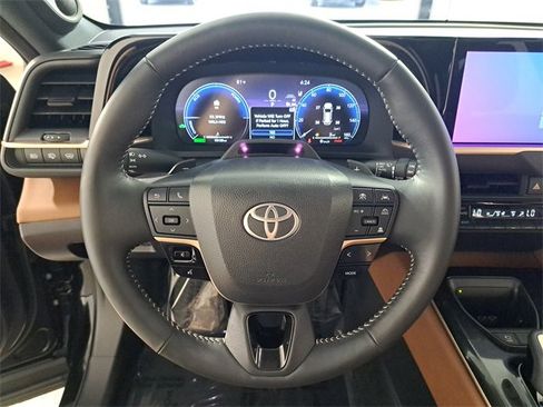 Used 2025 Toyota Crown Signia image 27