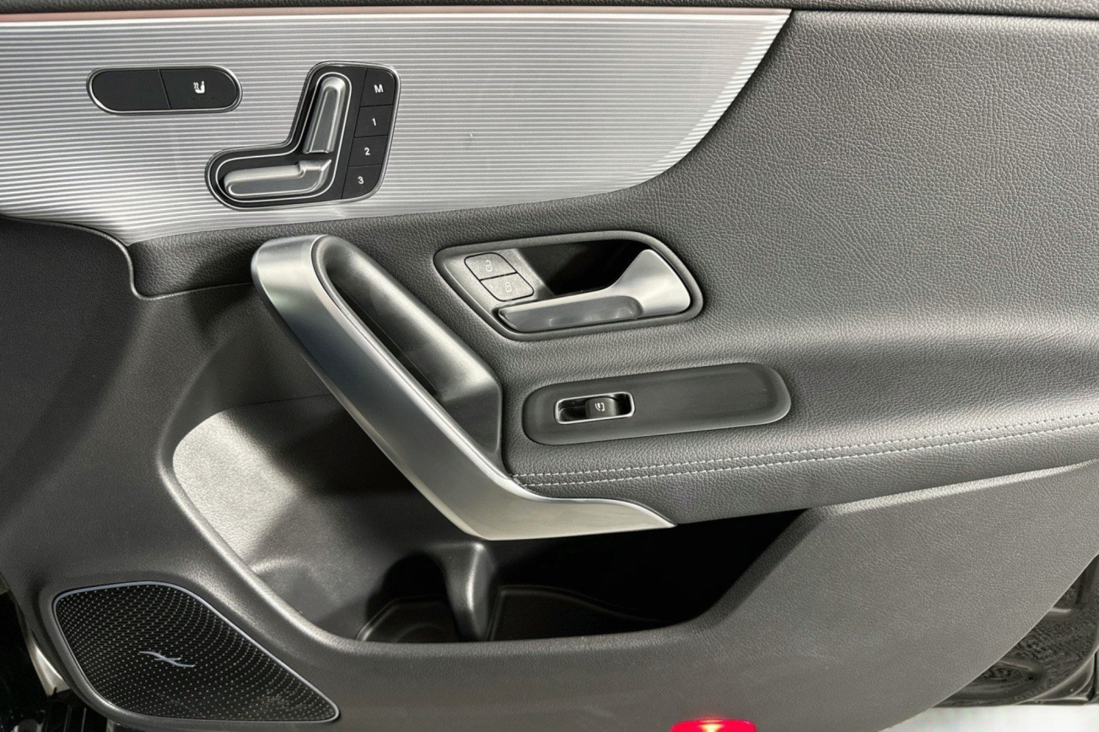 Used 2023 Mercedes-Benz CLA 250 w/ Premium Package image 23
