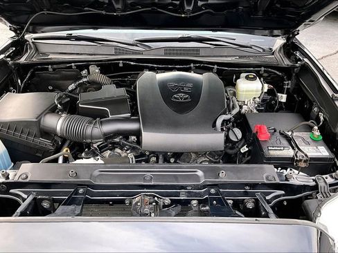 Used 2020 Toyota Tacoma TRD Off-Road w/ Technology Package image 10