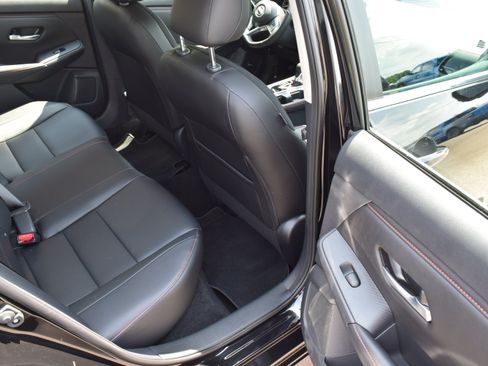 Used 2025 Nissan Sentra SR w/ SR Premium Package FWD image 7