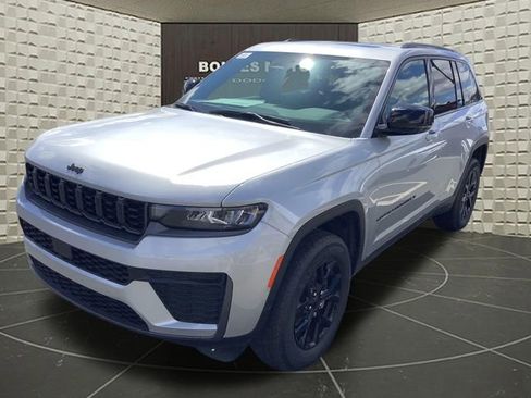 New 2026 Jeep Grand Cherokee Altitude AWD/4WD image 4