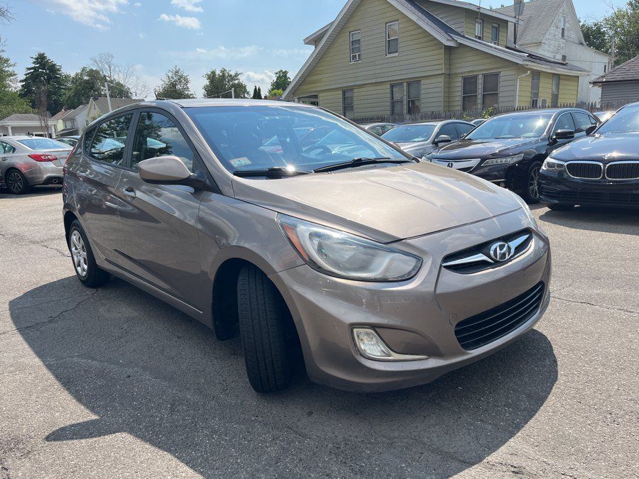 Used 2013 Hyundai Accent GS FWD image 4
