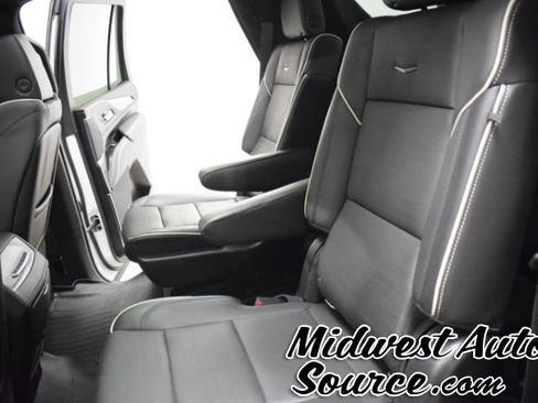 Used 2022 Cadillac Escalade Sport AWD/4WD image 23