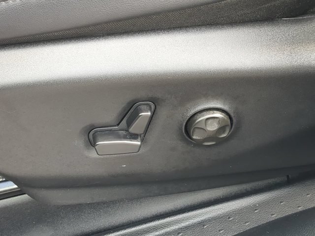 Certified 2026 Chrysler Pacifica Select FWD image 23