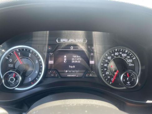 Used 2022 RAM 1500 Laramie AWD/4WD image 18