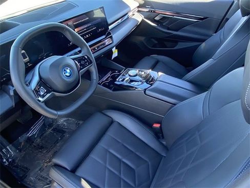 Certified 2025 BMW i5 eDrive40i w/ Premium Package image 20