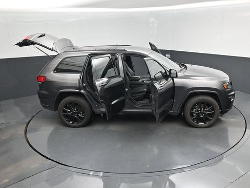 Used 2021 Jeep Grand Cherokee Laredo X AWD/4WD image 18