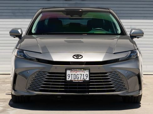 Used 2025 Toyota Camry XLE w/ Premium Plus Package FWD image 3