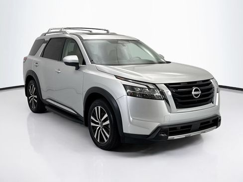 Used 2023 Nissan Pathfinder Platinum w/ Cargo Package AWD/4WD image 3