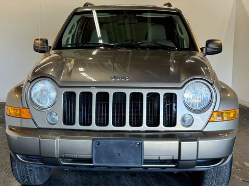 Used 2007 Jeep Liberty Sport AWD/4WD image 3