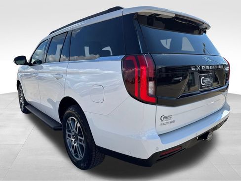 Used 2025 Ford Expedition Active AWD/4WD image 3