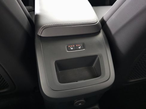 Used 2025 Volvo XC60 T8 Ultra AWD/4WD image 35