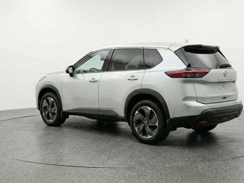 Used 2025 Nissan Rogue SV AWD/4WD image 6
