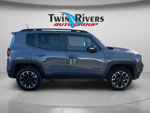 Certified 2023 Jeep Renegade Latitude AWD/4WD image 5