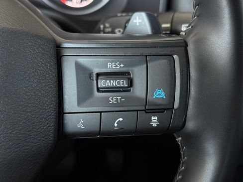 Used 2025 Nissan Rogue SV FWD image 29