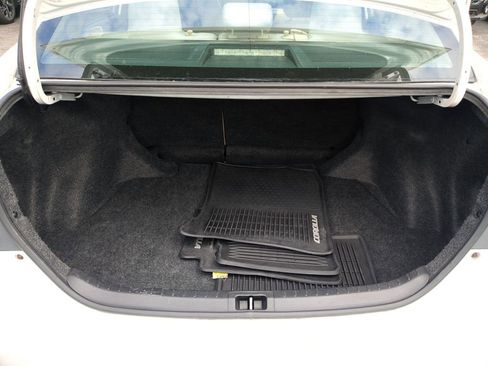 Used 2016 Toyota Corolla LE image 9