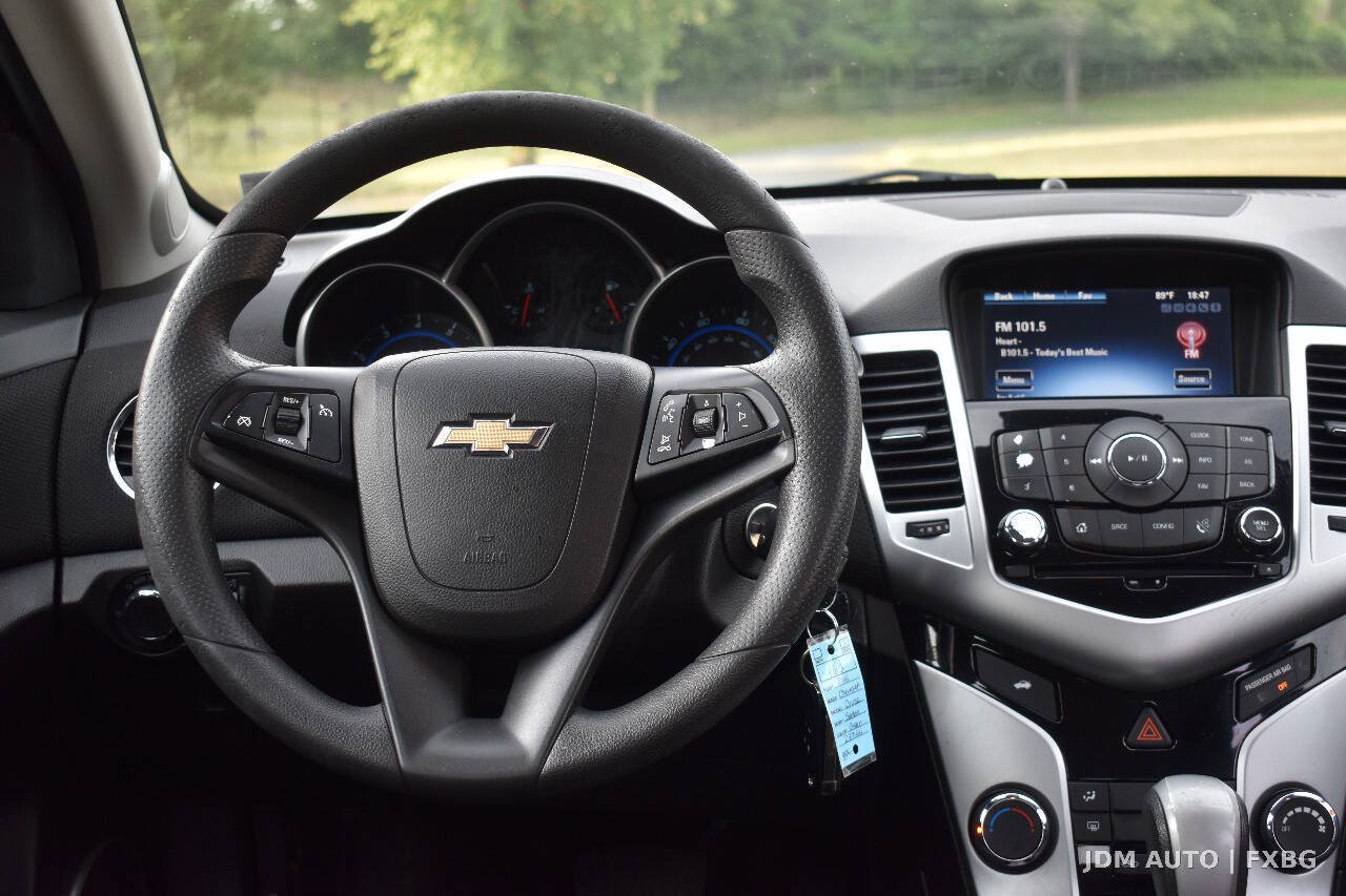 Used 2015 Chevrolet Cruze LT w/ Sun And Sound Package FWD image 20