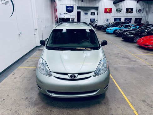 Used 2006 Toyota Sienna CE image 2
