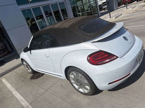 Used 2018 Volkswagen Beetle 2.0T SE FWD image 6