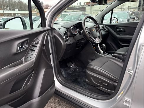 Used 2018 Chevrolet Trax LT w/ LT Convenience Package image 14
