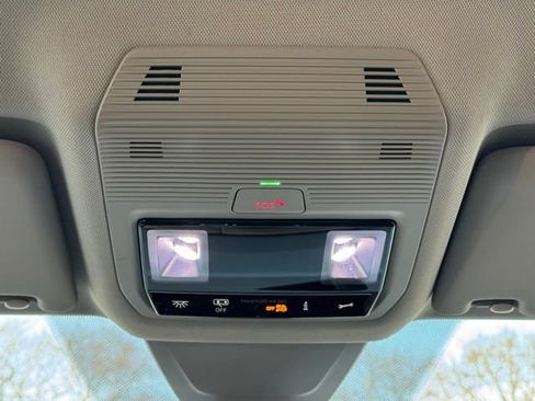 Used 2024 Volkswagen Atlas SE image 16