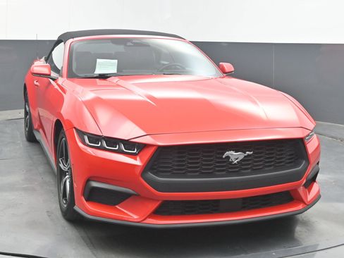 Used 2024 Ford Mustang Convertible RWD image 3