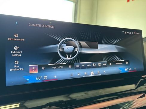 Used 2025 BMW i5 xDrive40 w/ Premium Package image 30