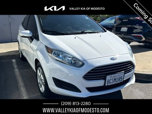 Used 2015 Ford Fiesta SE FWD image 1