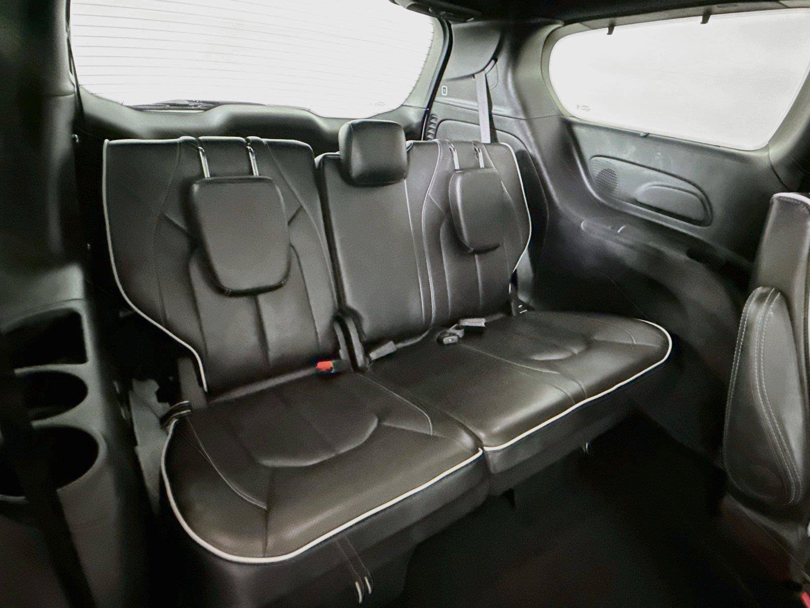 Used 2025 Chrysler Pacifica Limited FWD image 40