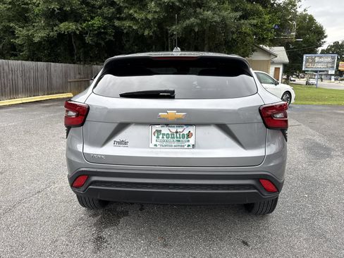 Used 2024 Chevrolet Trax LS FWD image 4