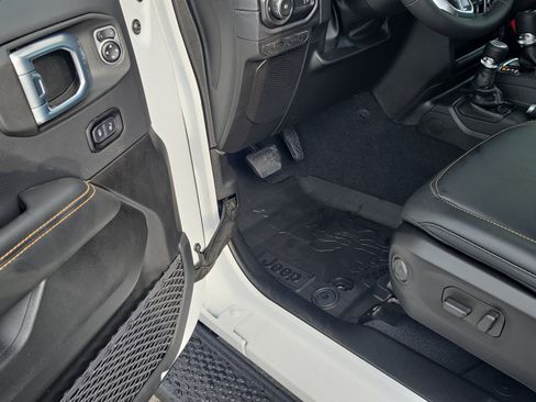 New 2026 Jeep Wrangler Unlimited Sahara AWD/4WD image 11